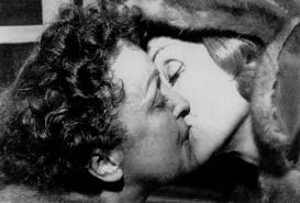 edit-piaf-in-marlene-dietrich-kiss